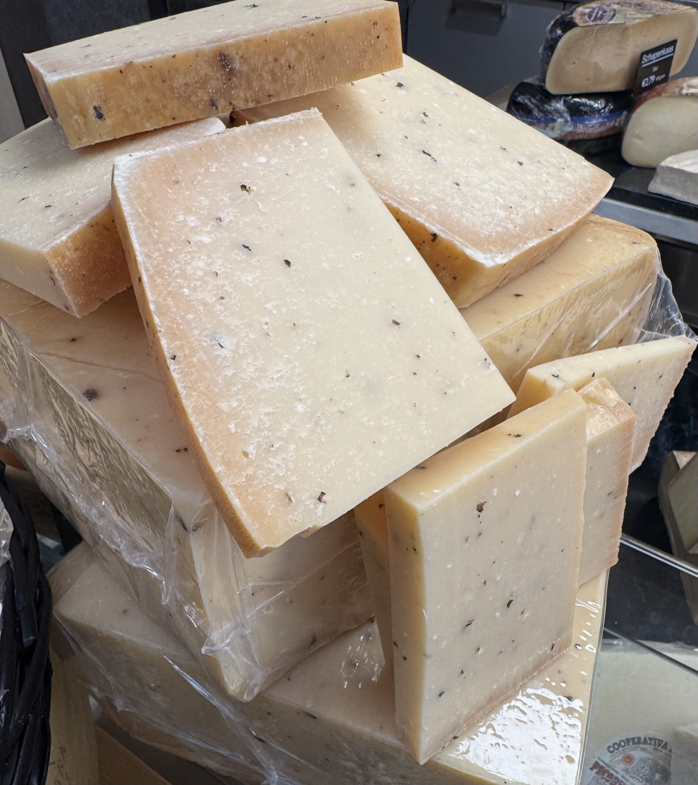 Parmezaanse kaas met zwarte truffel